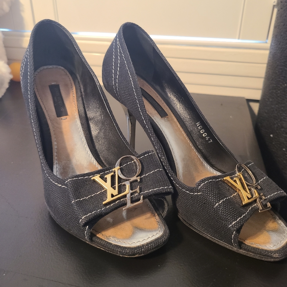 Vintage Louis Vuitton LOVE logo sandal
